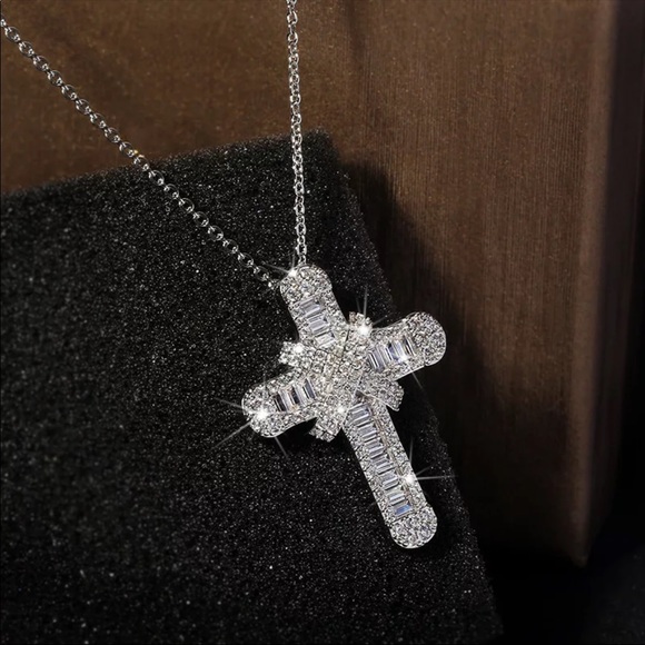 New Women Men Cross Diamond Necklace - Picture 4 of 7